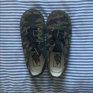 Toddlers camo vans
